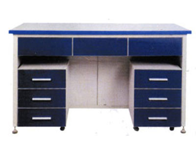 儀器設(shè)備臺(tái)